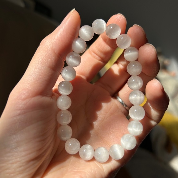 Natural white rabbit hair quartz bead bracelet 猫眼白兔毛水晶 - Picture 4 of 6